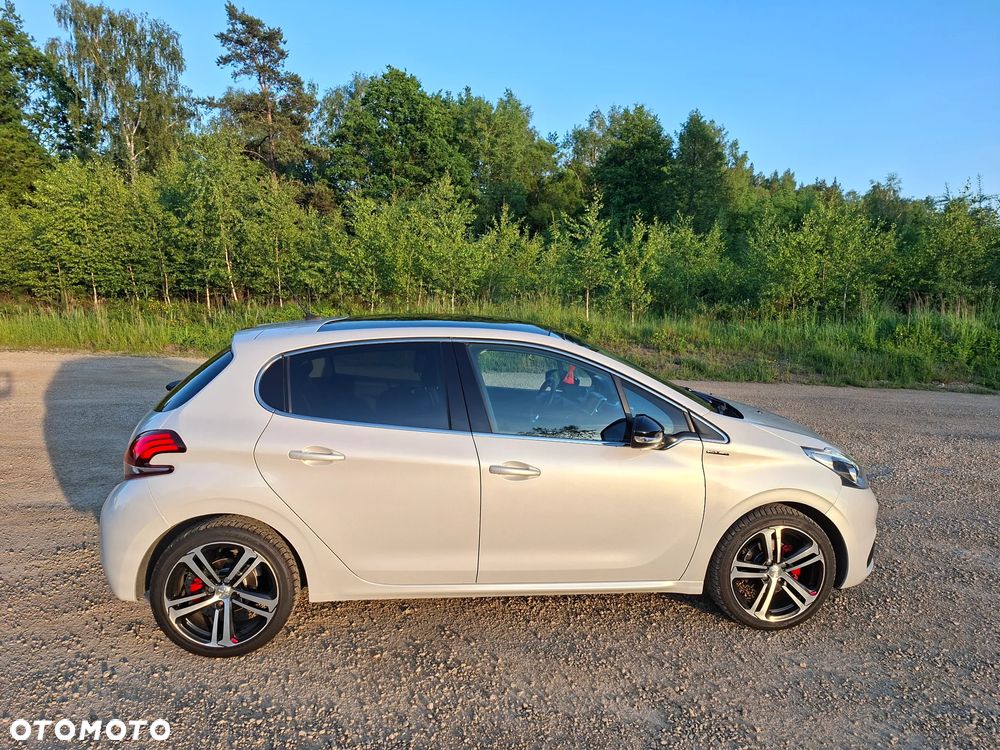 Peugeot 208 - 4