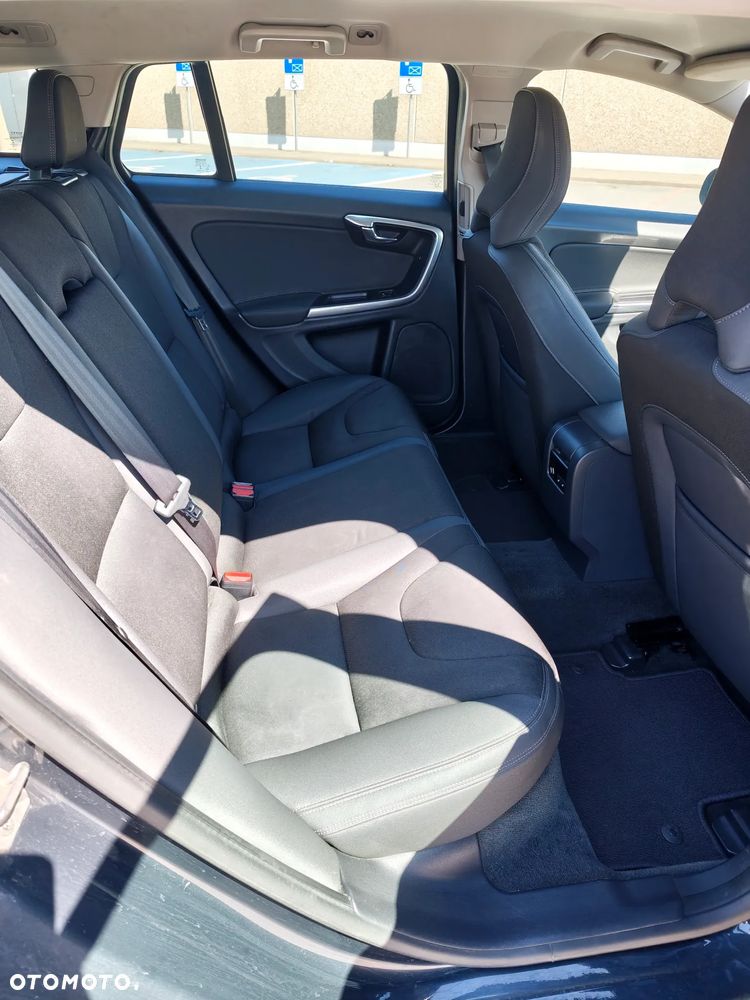 Volvo V60 D4 Drive-E Momentum - 16