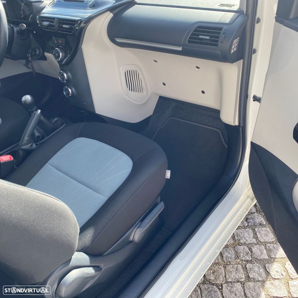 Toyota iQ 1.0 VVT-i 2 - 33