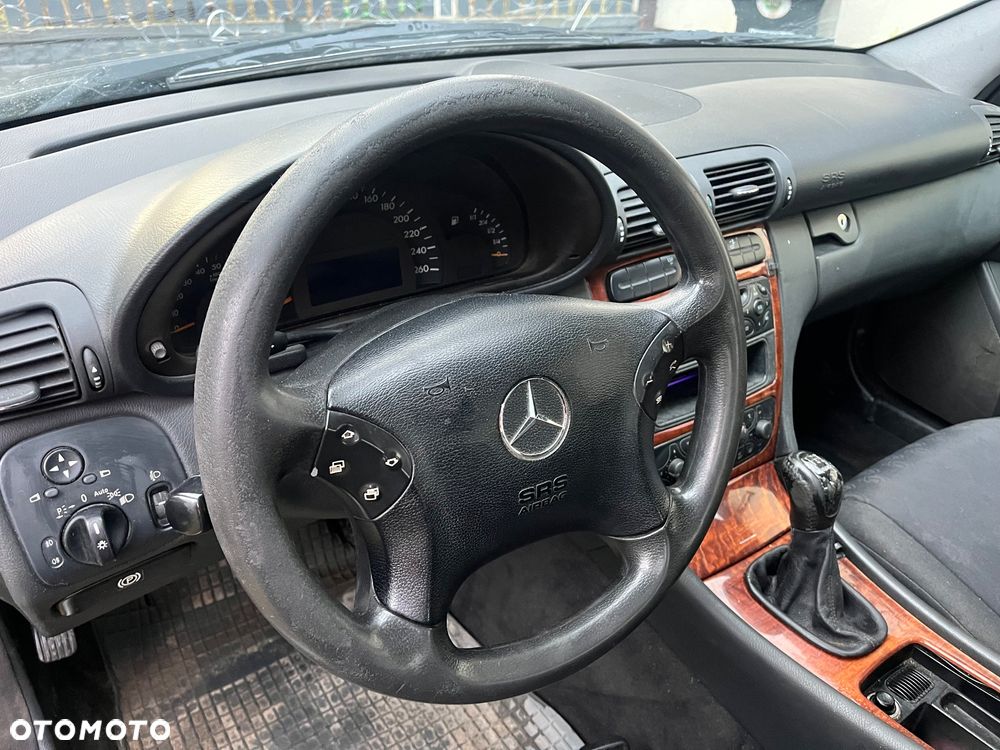 Mercedes-Benz Klasa C 220 CDI Elegance - 17