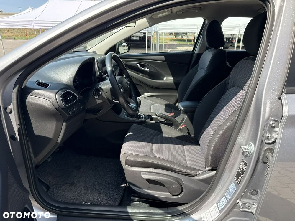 Hyundai i30 1.5 DPI Classic + - 11