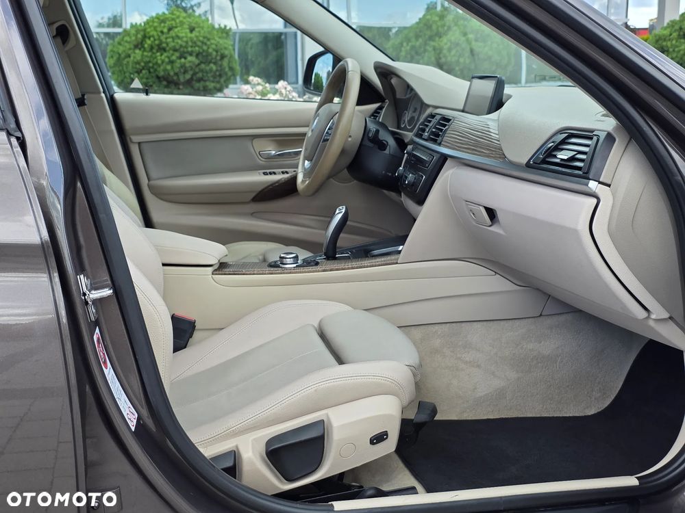 BMW Seria 3 320i Modern Line - 25