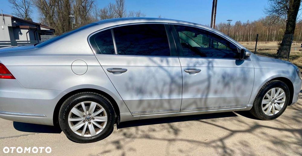 Volkswagen Passat 2.0 TDI Comfortline DSG - 10