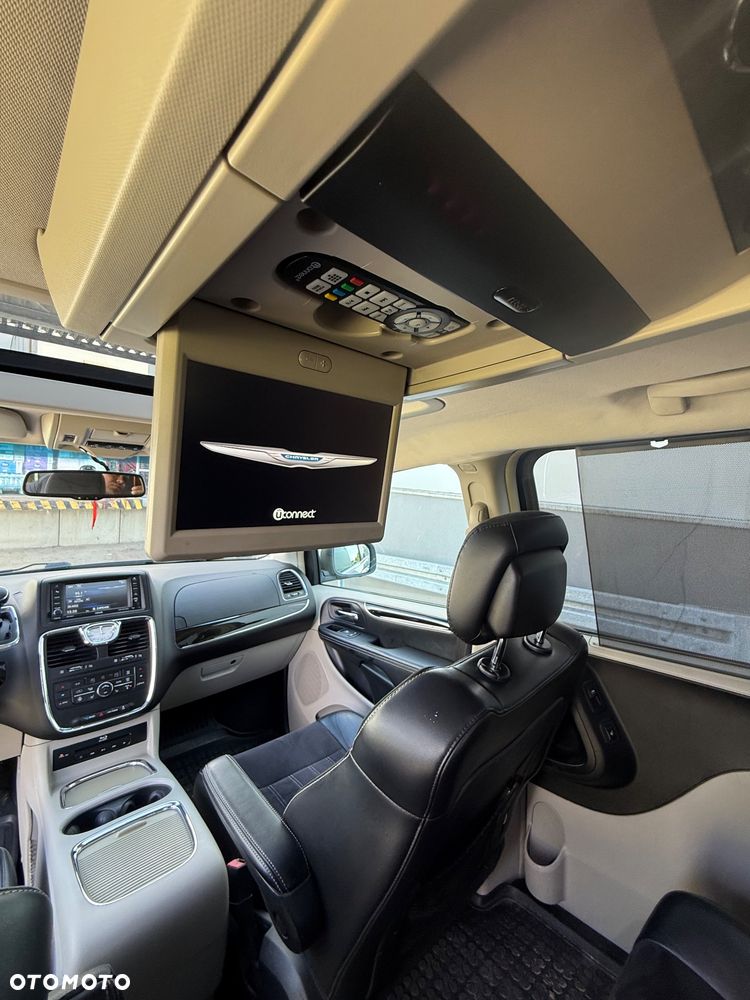 Chrysler Town & Country 3.6 Limited - 24