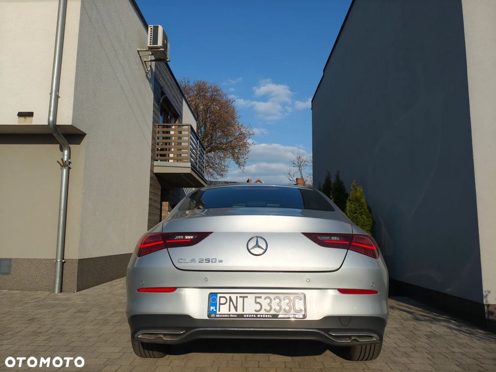 Mercedes-Benz CLA 250 e 8G-DCT Special Edition - 14