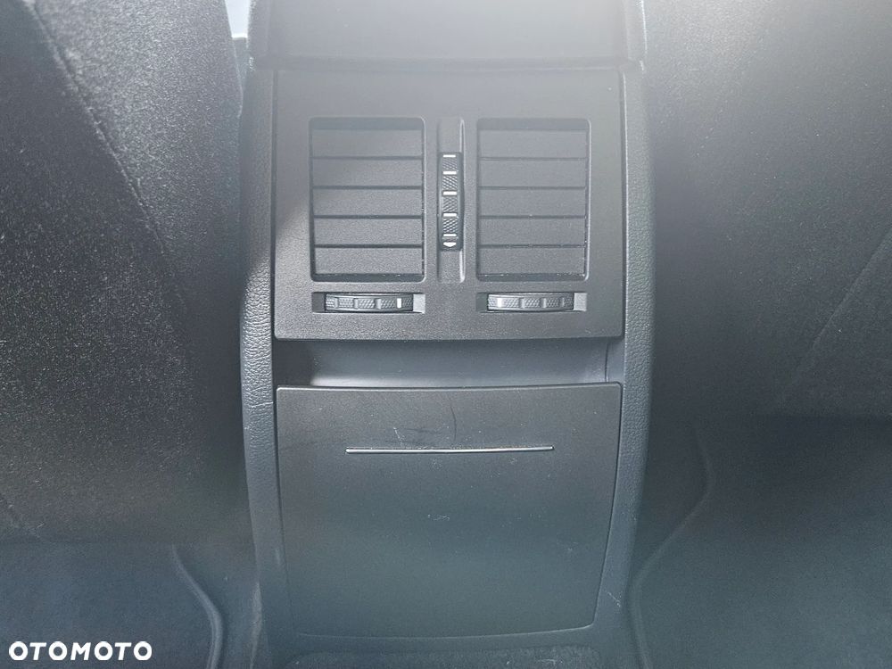Skoda Octavia 1.4 TSI Ambiente DSG - 8