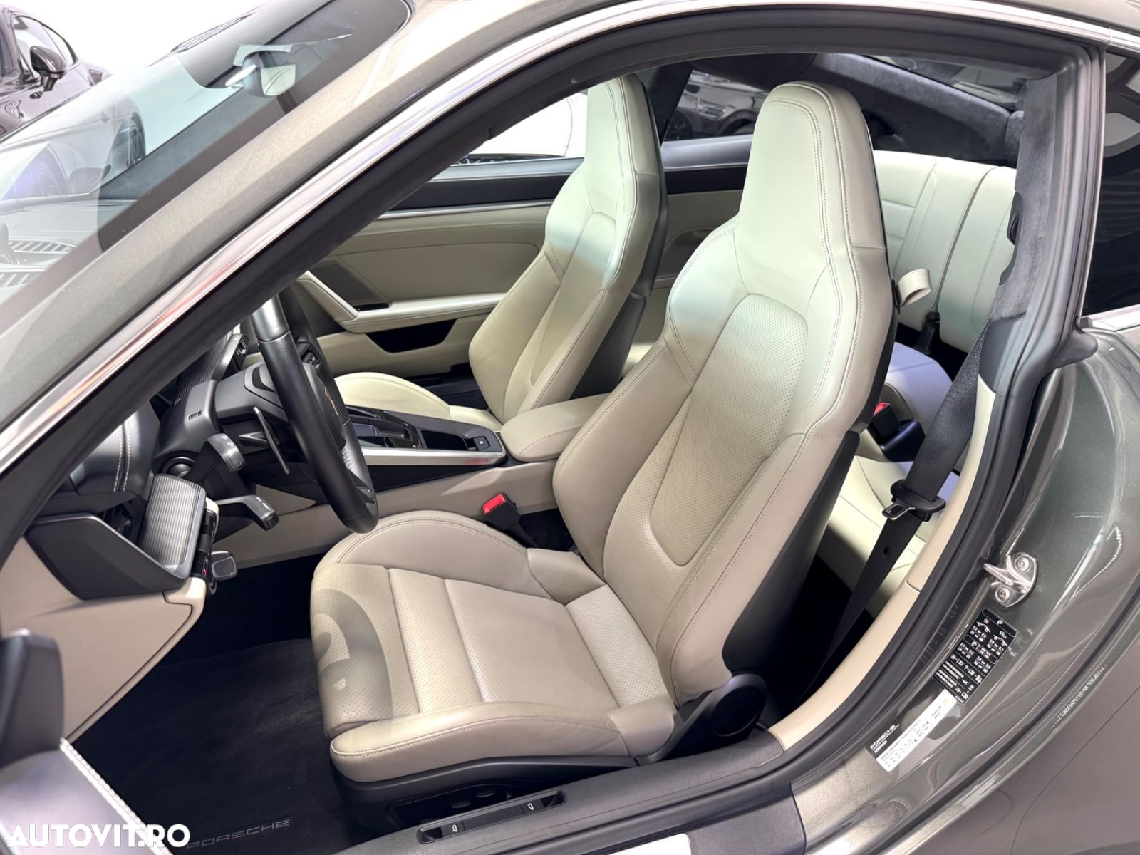 Porsche 911 Carrera 4S - 9