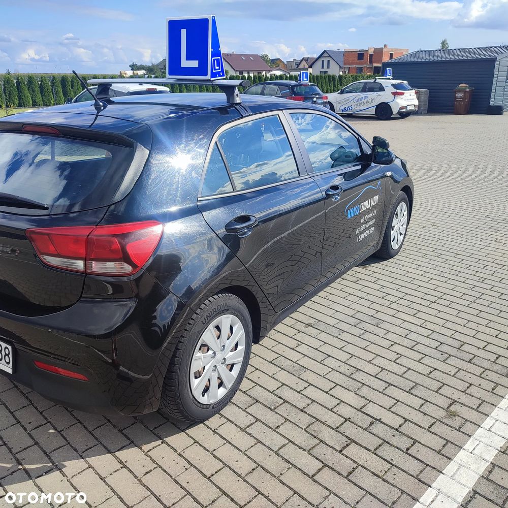 Kia Rio 1.2 L - 8