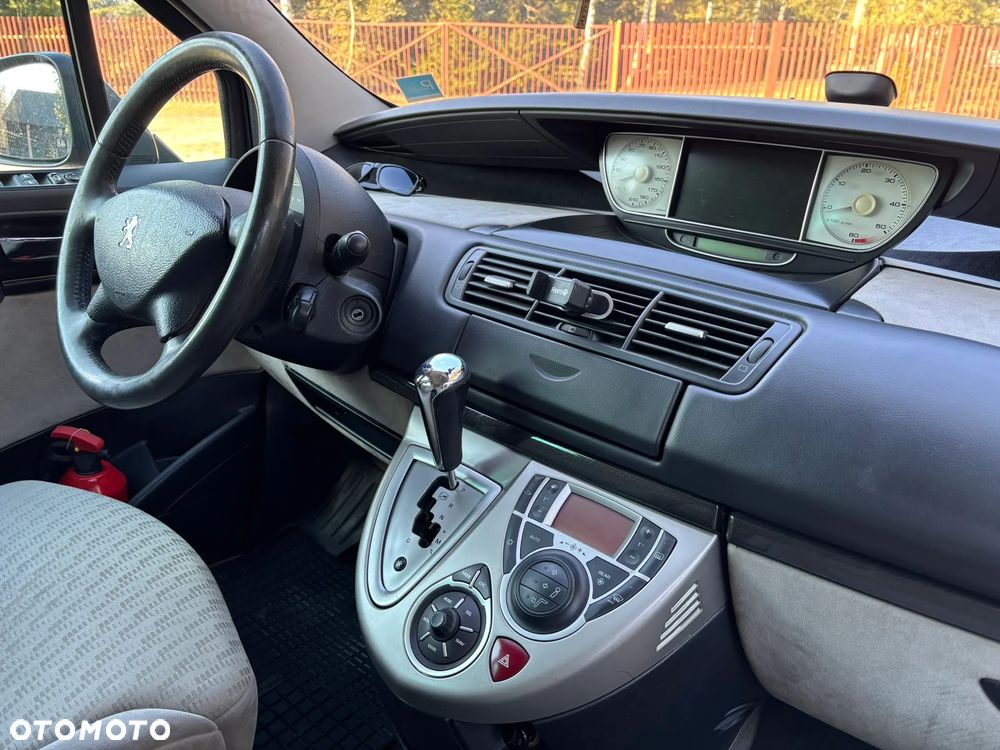 Peugeot 807 HDi 170 Bi-Turbo Automatik Platinum Pullmann - 22