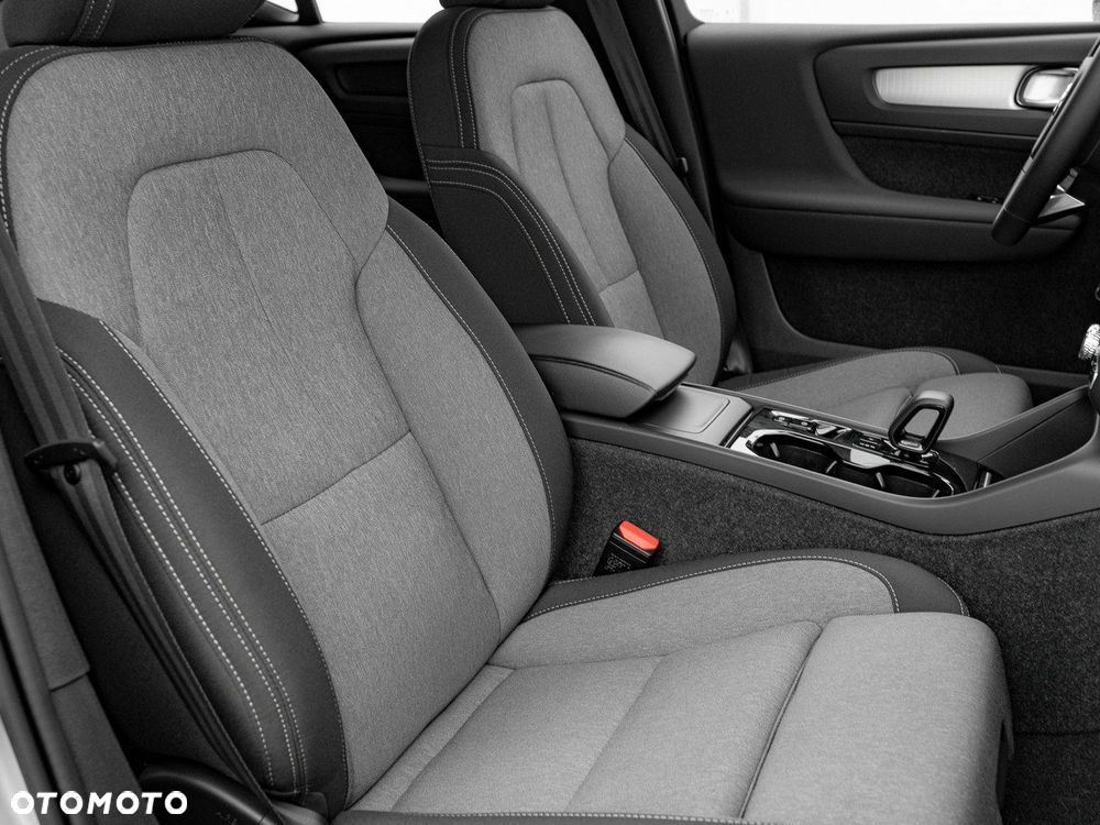 Volvo XC 40 B3 Plus Dark - 34