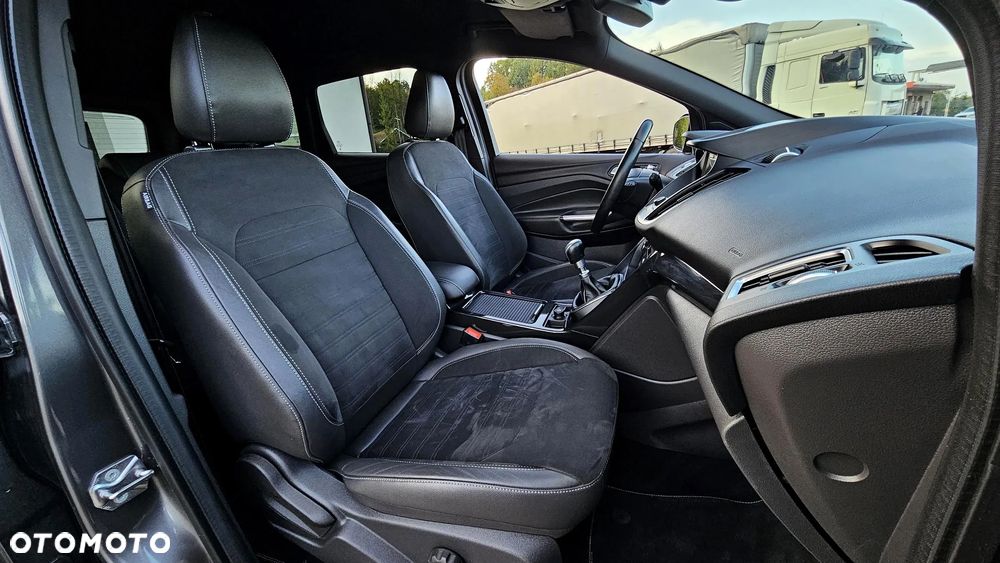 Ford Kuga 2.0 TDCi 4x4 ST-Line - 26