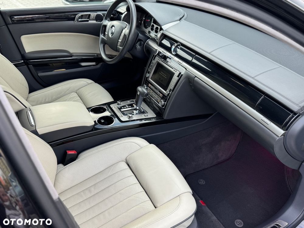 Volkswagen Phaeton - 17