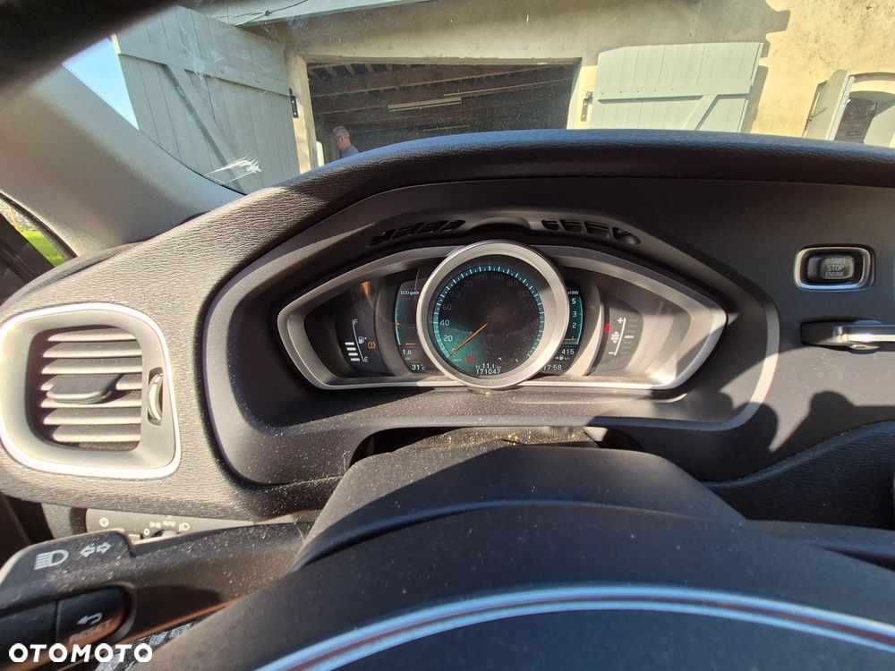 Volvo V40 D2 - 9