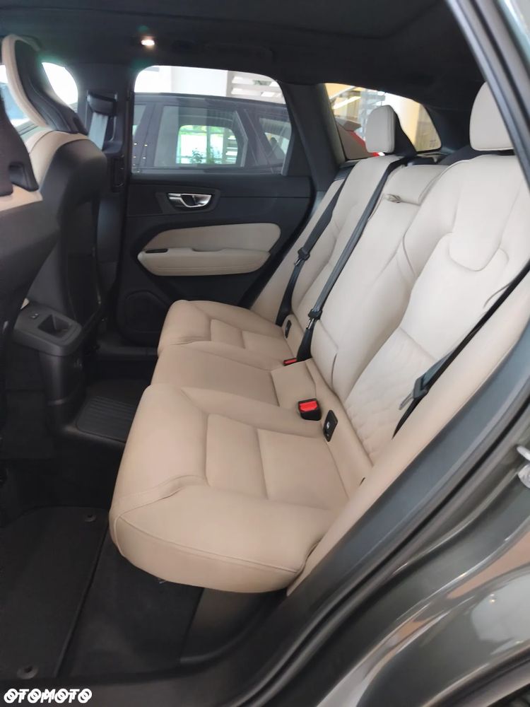 Volvo XC 60 B5 B AWD Plus Dark - 11