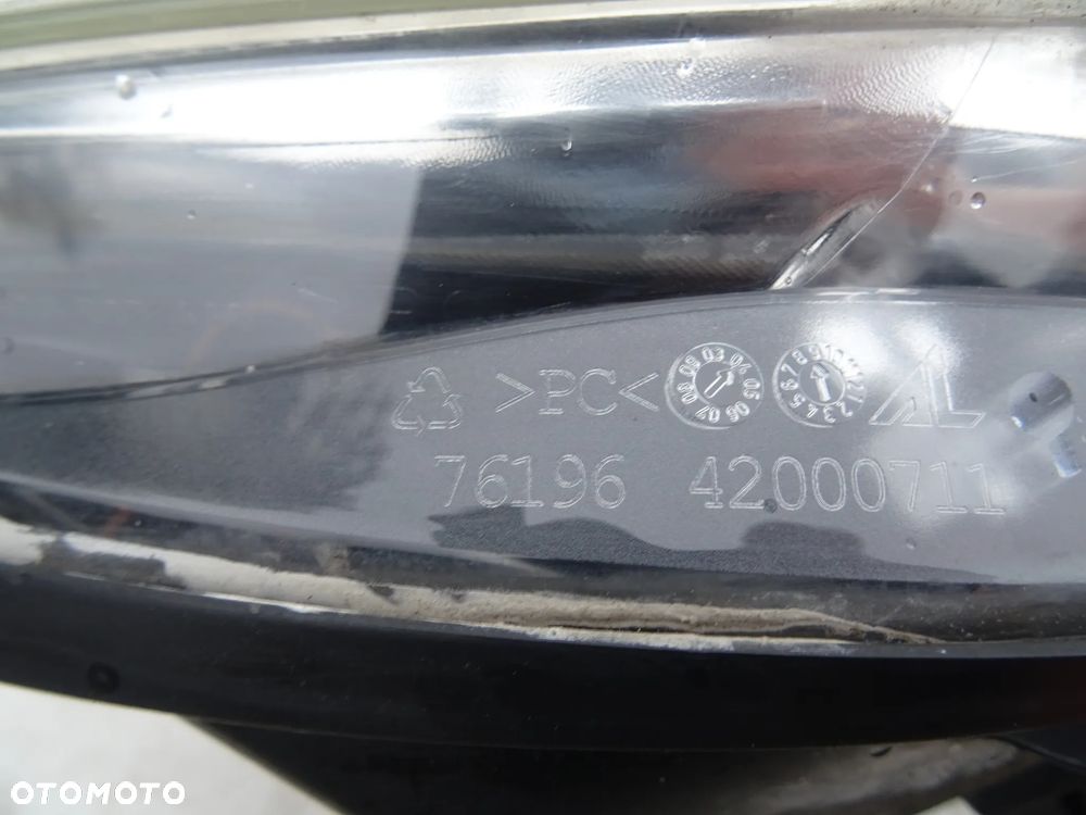 Peugeot 407 lampa prawy przód prawa przednia przedni reflektor xenon - 11