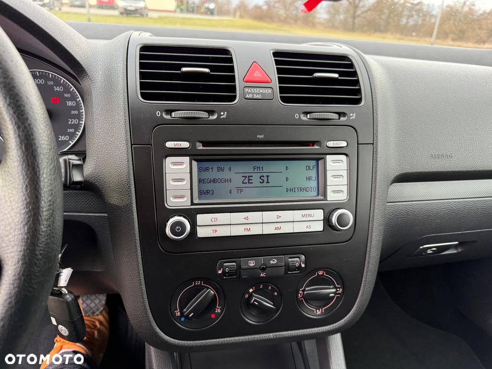 Volkswagen Golf 1.9 TDI DPF Edition BlueMotion - 28