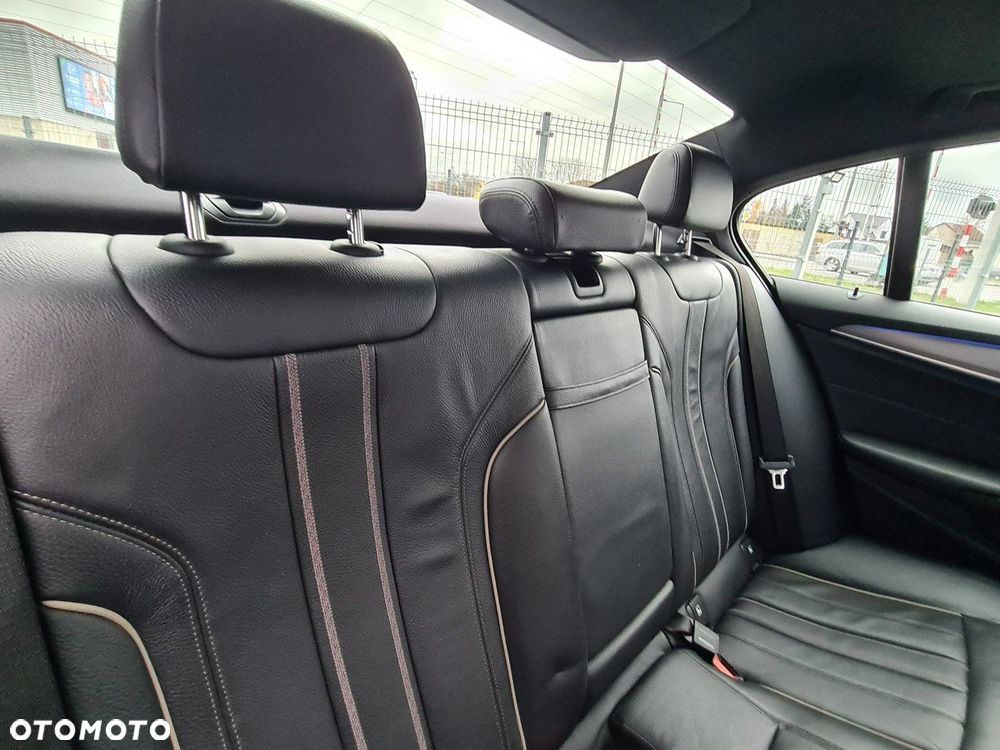 BMW Seria 5 530d xDrive M Sport sport - 38