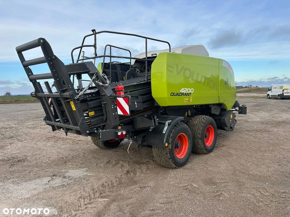 Claas 660 tys netto Claas Quadrant 4200 - 4