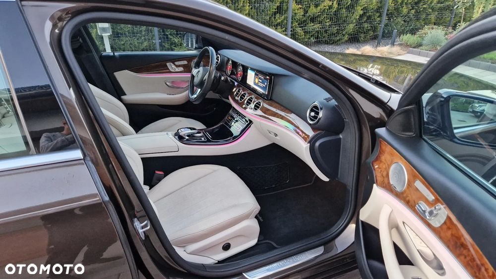 Mercedes-Benz Klasa E 300 9G-TRONIC AMG Line - 32