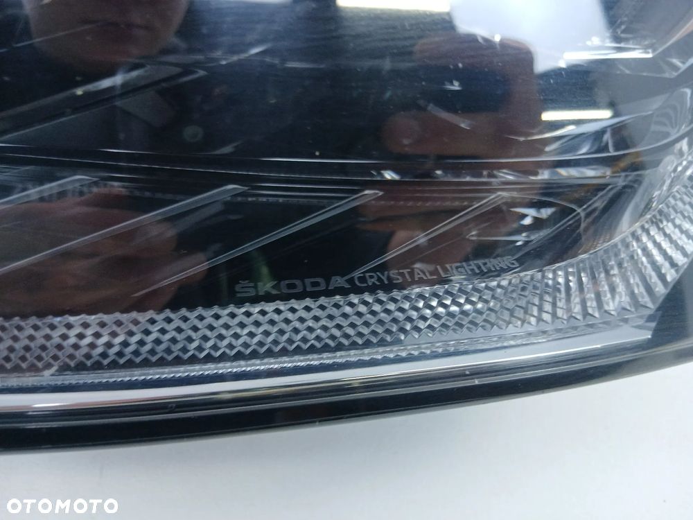 Reflektor przód przedni lewy lampa FULL LED Skoda Octavia IV - 4