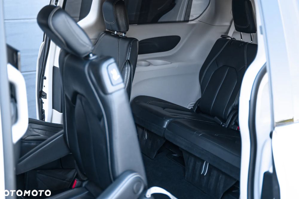 Chrysler Pacifica - 23