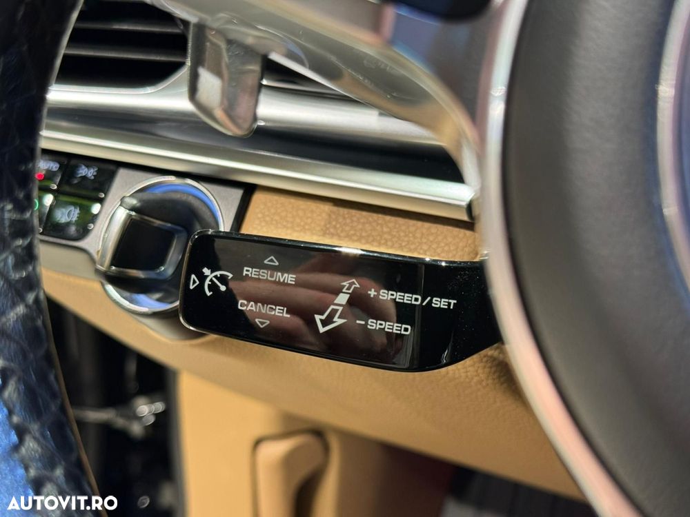 Porsche Panamera - 21