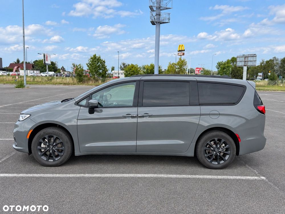 Chrysler Pacifica - 8