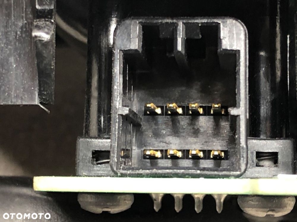 LAMPKA SUFITOWA - 49.00 PLN - MASERATI QUATTROPORTE VI 2012 - 2022 3.0 S Q4 302 kW [411 KM] benzyna - 8