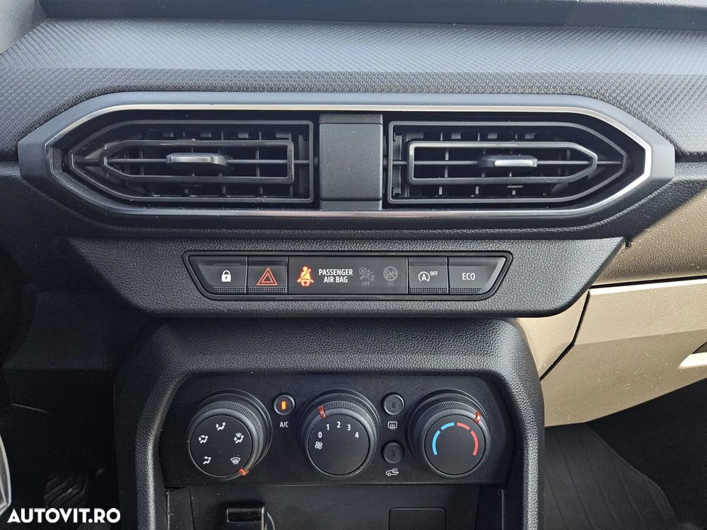 Dacia Logan TCe 90 Essential - 8