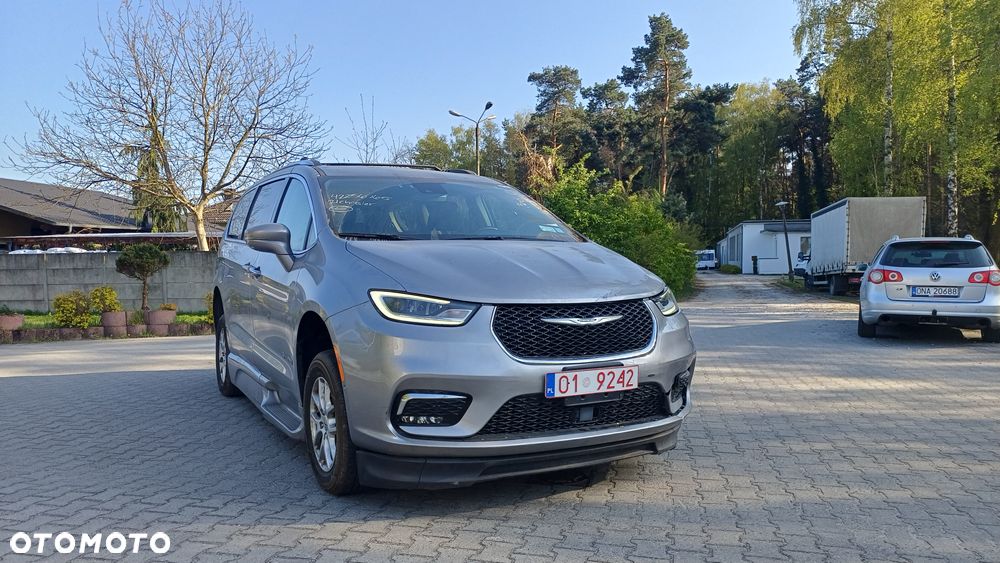 Chrysler Pacifica - 1