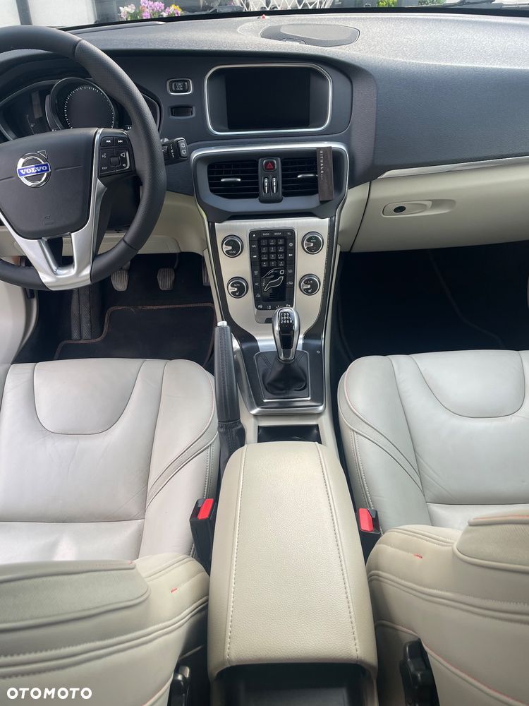Volvo V40 D4 Drive-E Ocean Race - 9