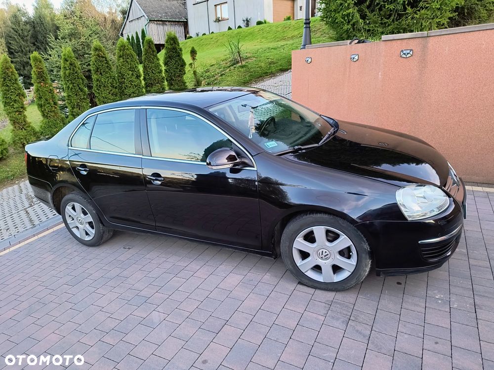 Volkswagen Jetta 1.6 TDI DPF Highline - 9
