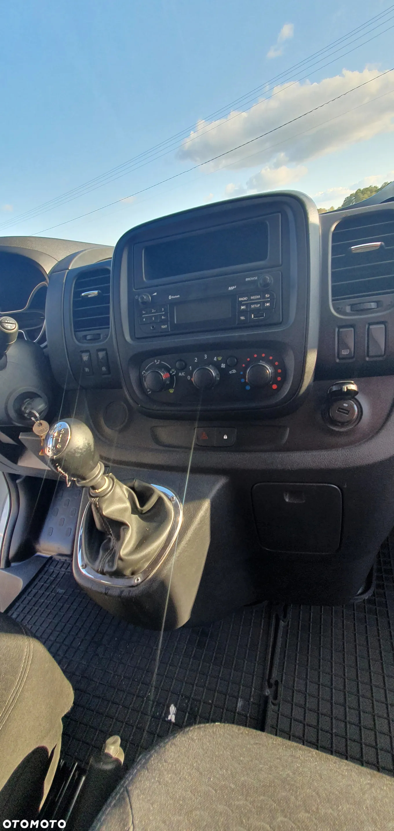 Opel Vivaro - 11
