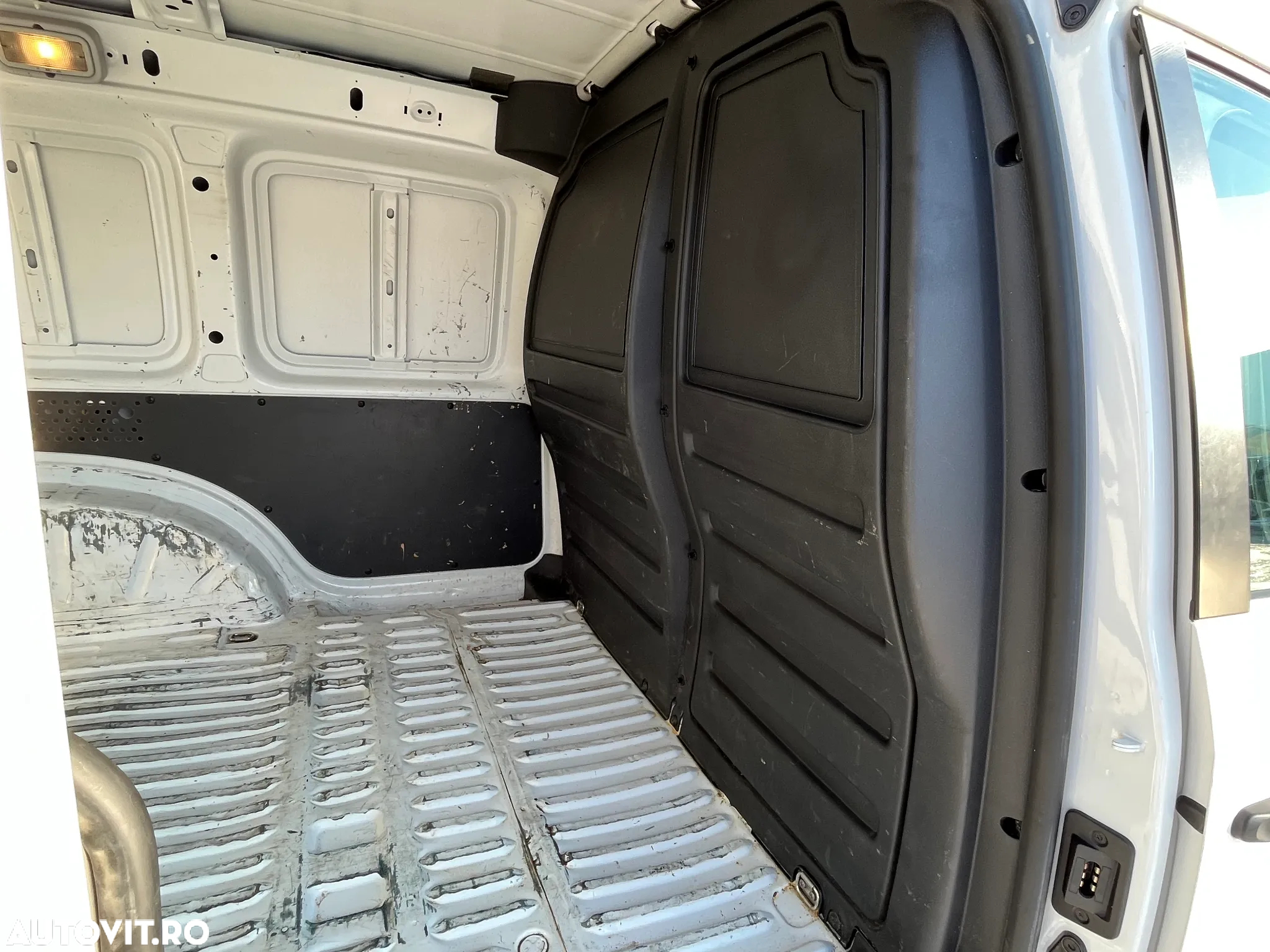 Volkswagen Caddy 2.0 TDI 75 kW - 21
