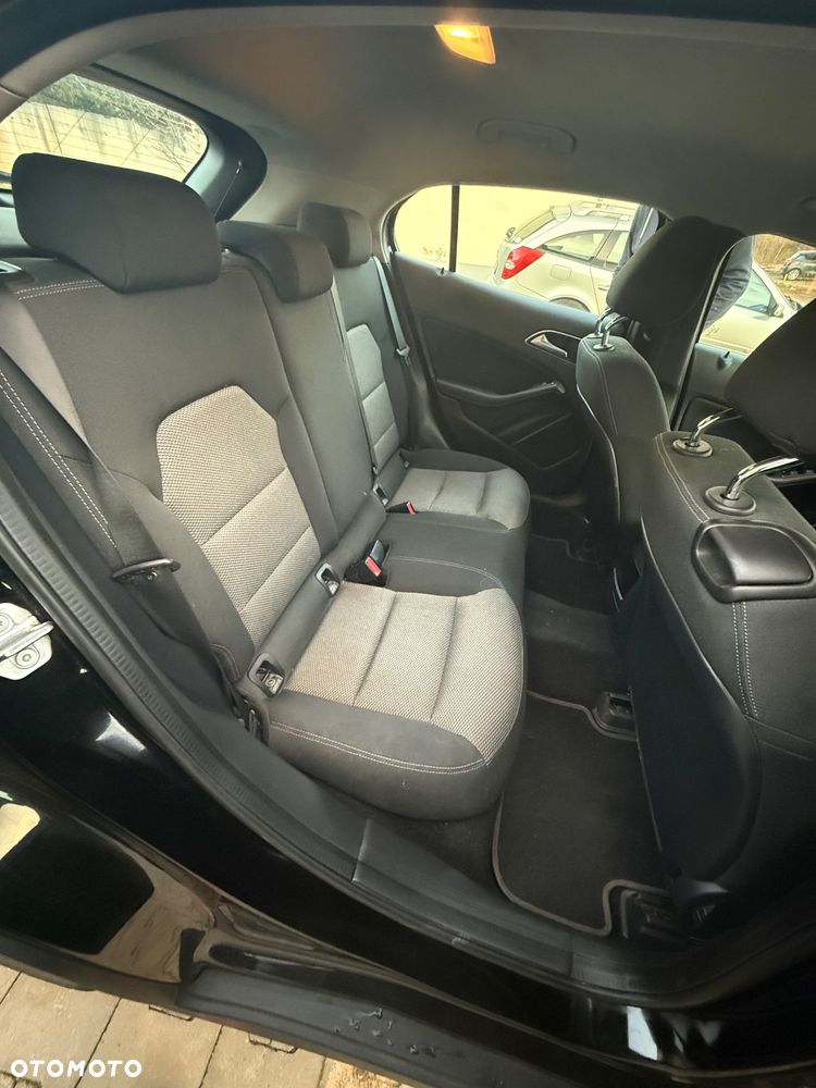 Mercedes-Benz GLA 180 - 11