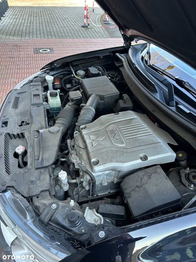 Mitsubishi Outlander - 16