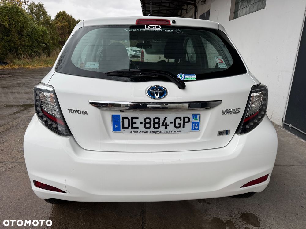 Toyota Yaris Hybrid 100 Premium - 28