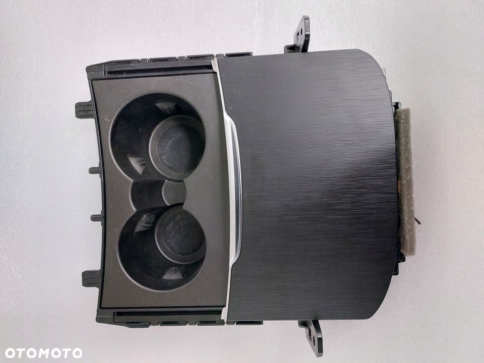 SCHOWEK UCHWYT NA KUBKI ALFA ROMEO GIULIA - 2