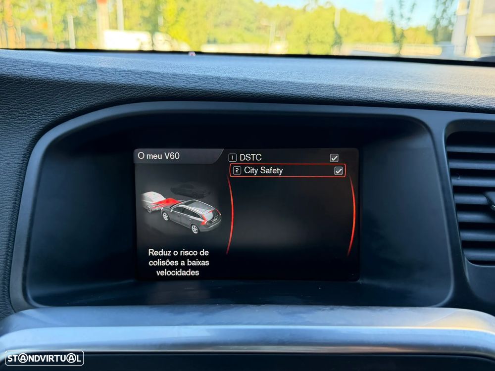 Volvo V60 D2 Momentum - 30