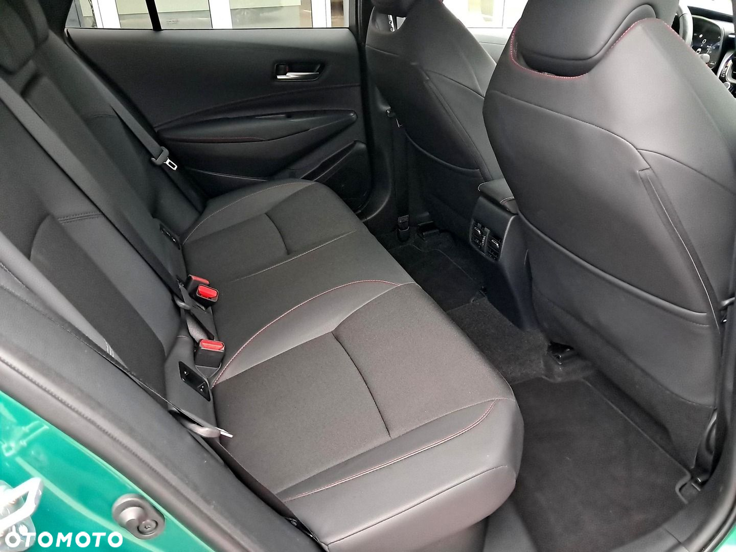 Toyota Corolla 2.0 Hybrid GR Sport Dynamic - 12