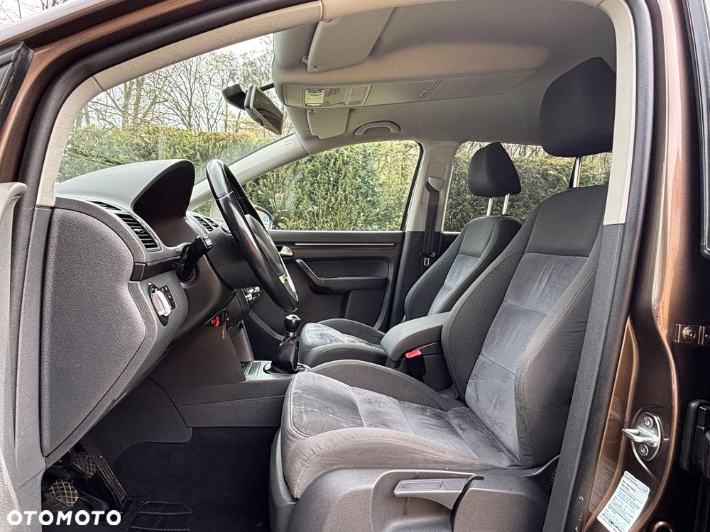 Volkswagen Touran 2.0 TDI DPF BlueMotion Technology Highline - 26