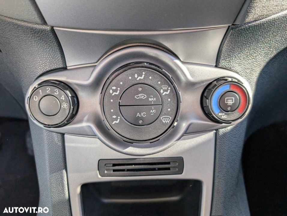 Ford Fiesta - 12