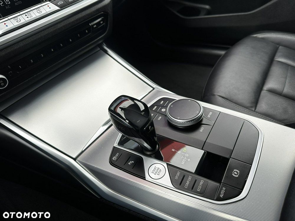 BMW Seria 3 320d Luxury Line - 32