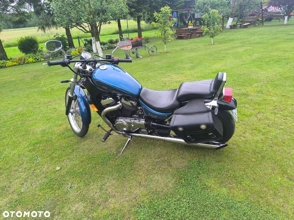 Suzuki Intruder - 16