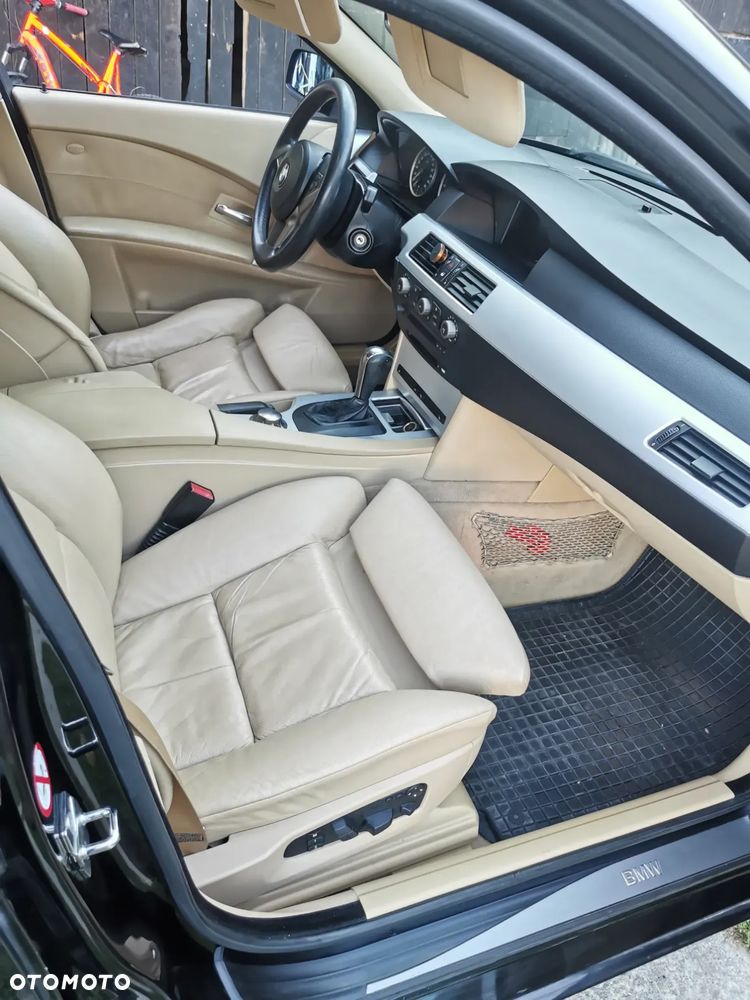 BMW Seria 5 545i - 34