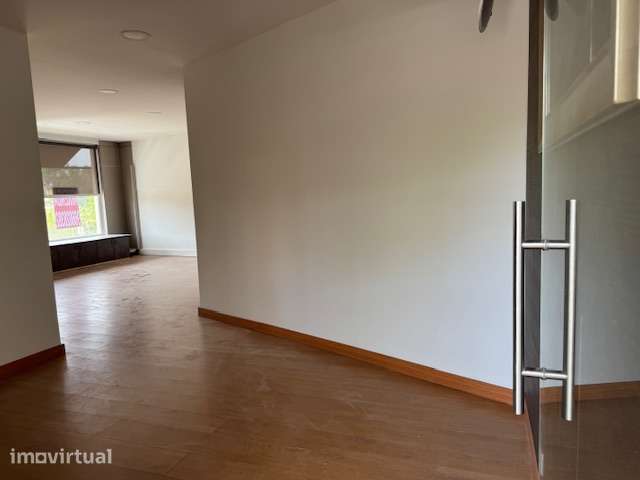 Espaço Comercial R/C pronto a utilizar Torre da Marinha -Seixal - Grande imagem: 3/5