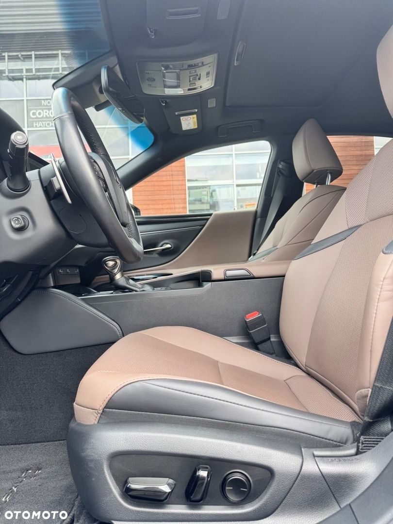 Lexus ES - 10