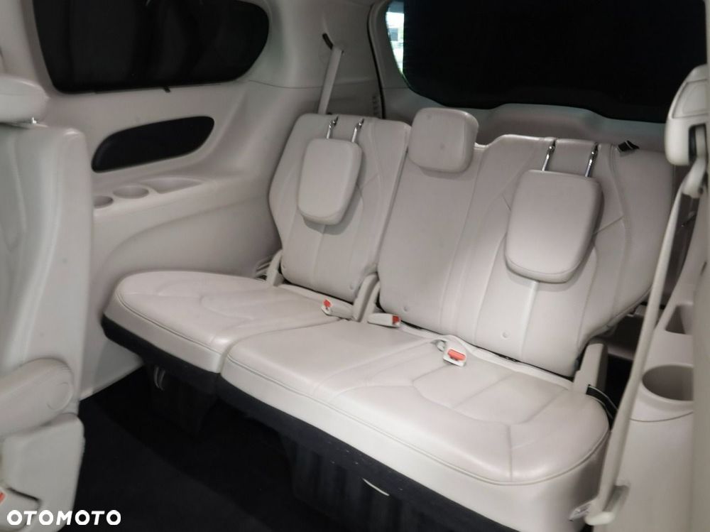 Chrysler Pacifica - 15