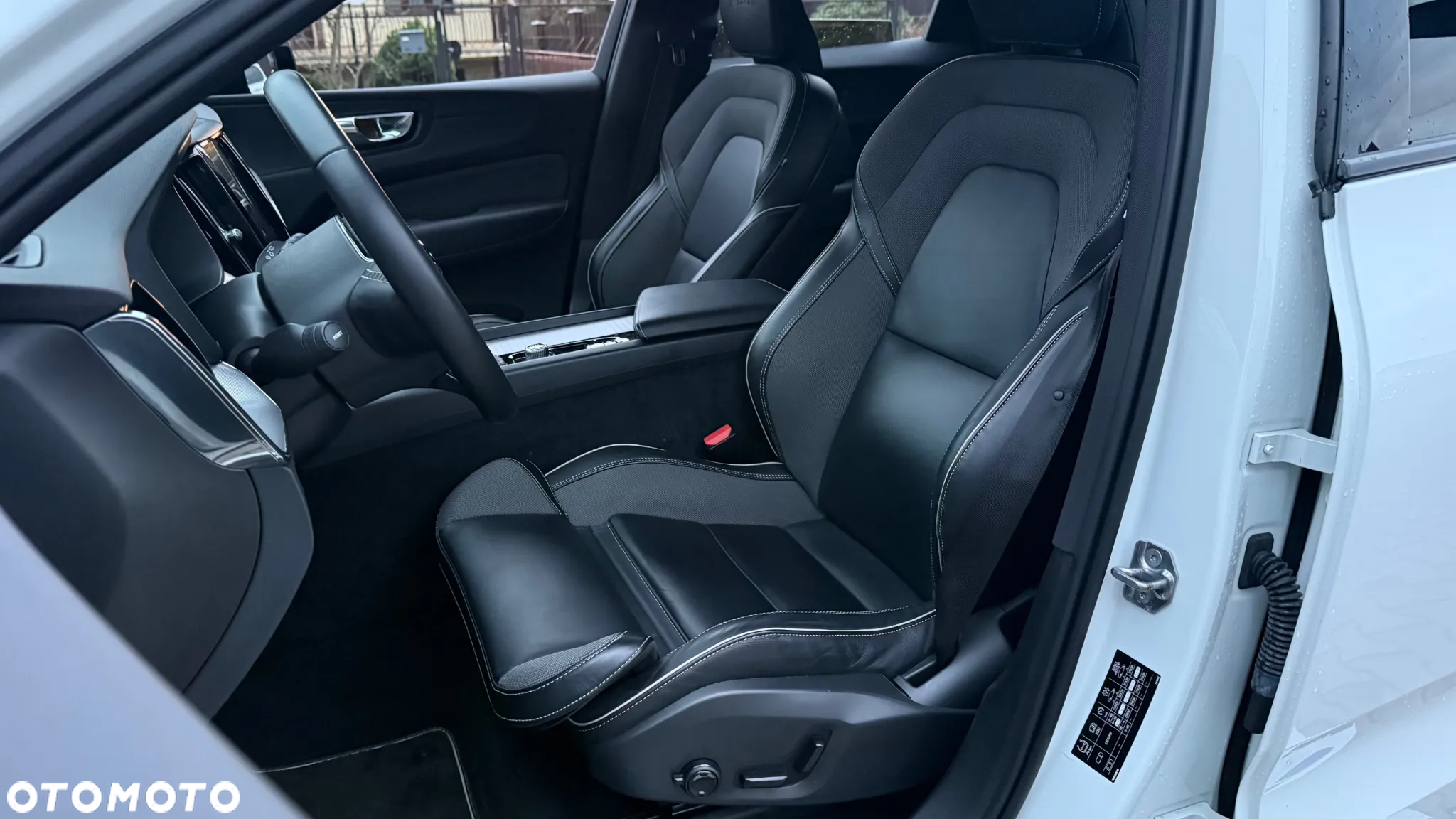 Volvo XC 60 T4 R-Design - 5