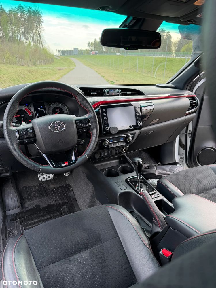 Toyota Hilux 2.8 D-4D Double Cab GR Sport 4x4 - 6
